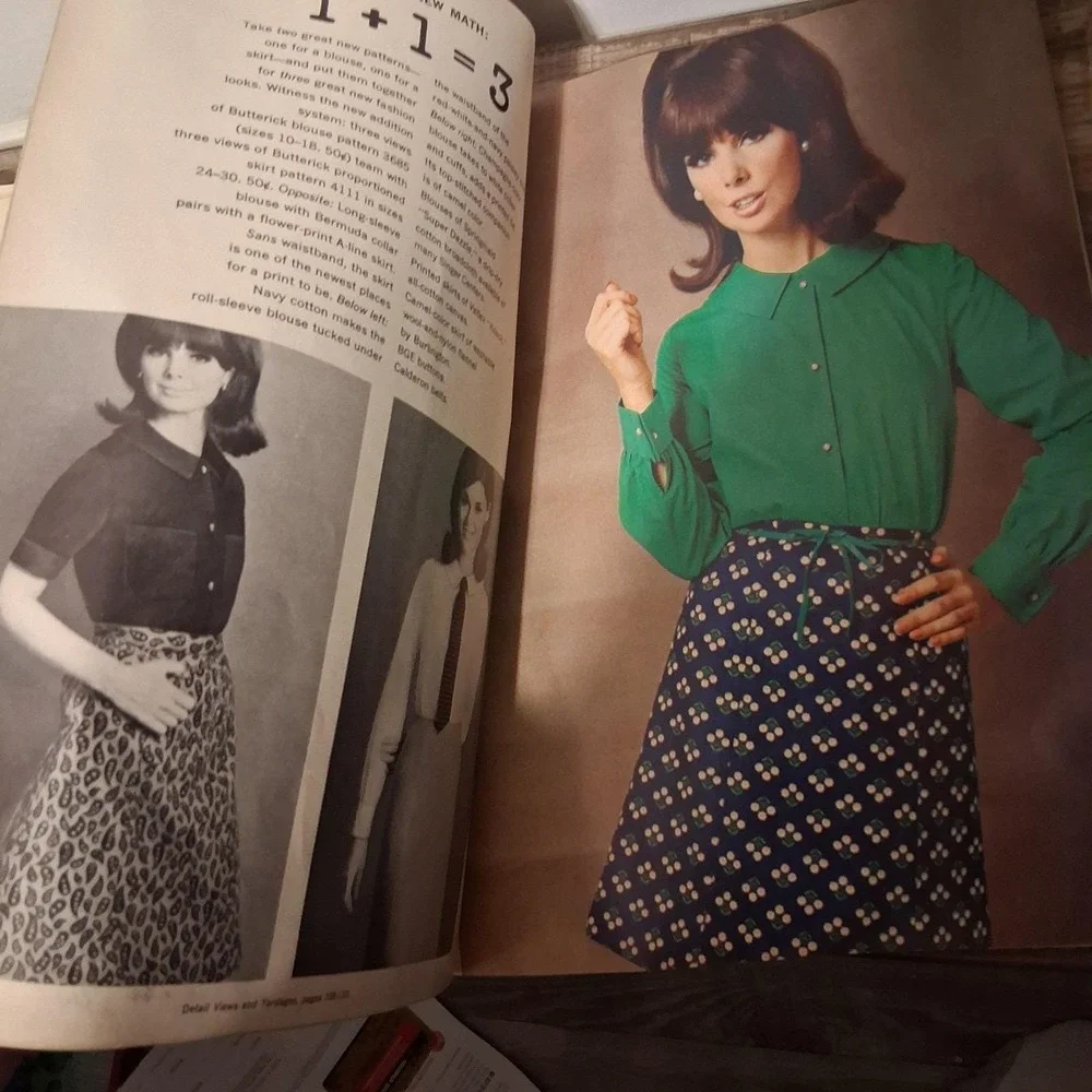 Rare Vintage Singer Showcase 1966 Magazine‎ Mod Fashion Full Color